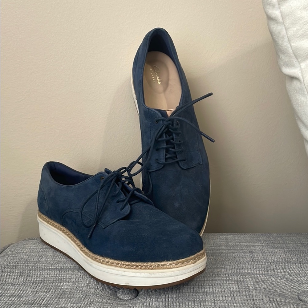 Clark’s artisan Blue Suede Lace-Up Shoes